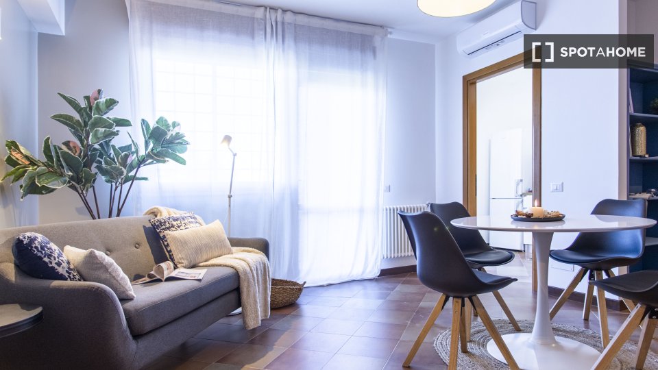 Immagine 7 di Appartamento in affitto  in Via S. Giovanni in Argentella a Roma