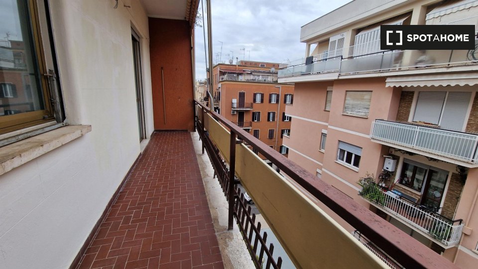 Immagine 9 di Camera condivisa in affitto  in Piazza Cardinal Ferrari a Roma