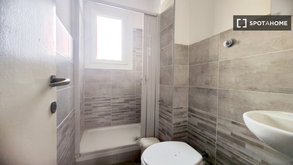 Immagine 17 di Camera condivisa in affitto  in Circonvallazione Nomentana a Roma