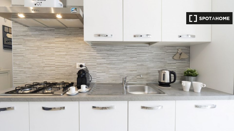 Immagine 14 di Appartamento in affitto  in Via Pasubio a Bologna