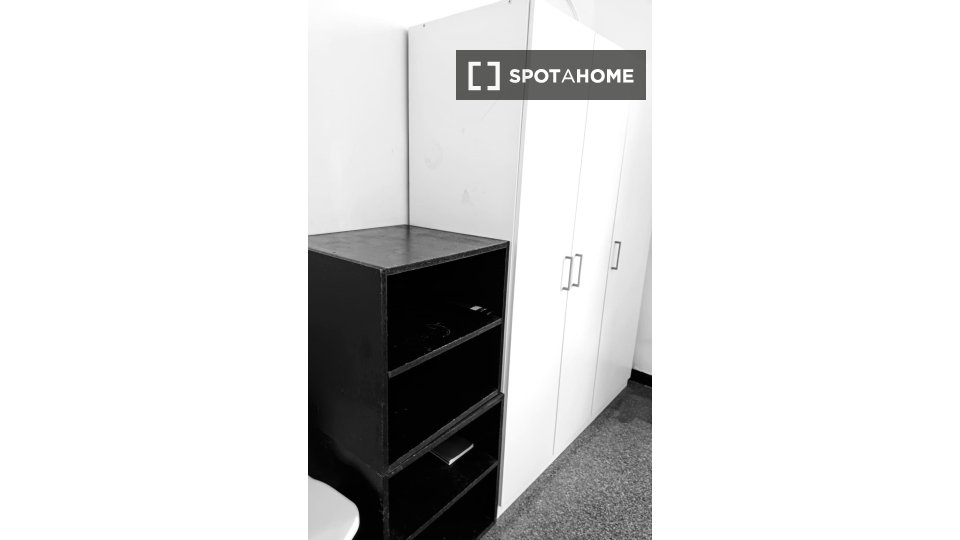 Immagine 16 di Camera condivisa in affitto  in Piazza Giovanni Martinez a Genova