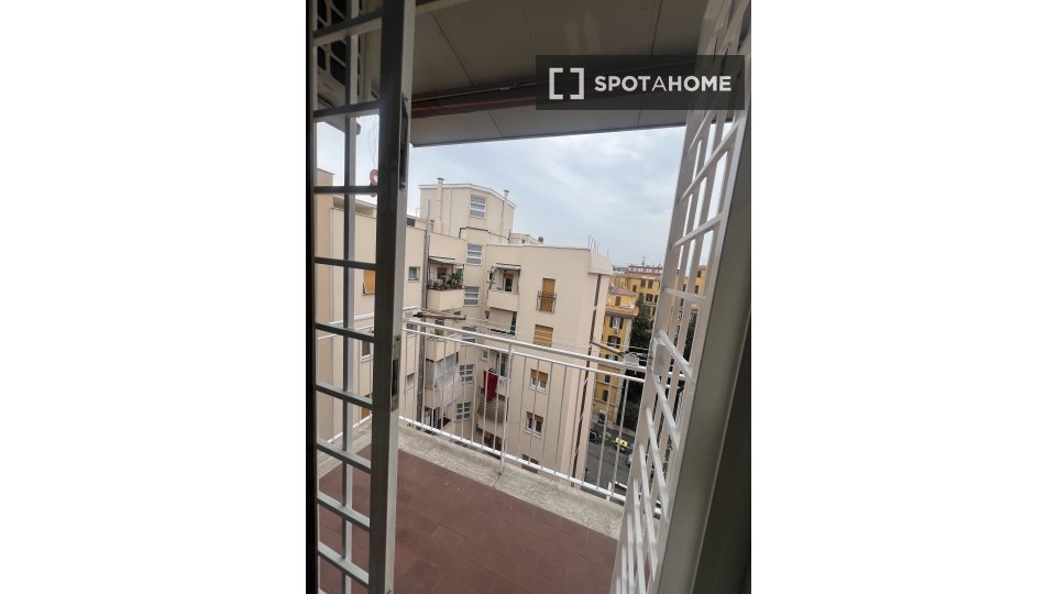 Immagine 10 di Camera condivisa in affitto  in V. Morozzo della Rocca a Roma