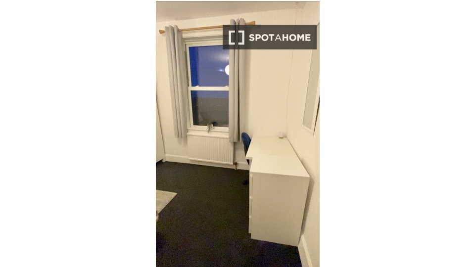 Immagine 17 di Camera condivisa in affitto  in -6 Clearburn Gardens a Liberton and Craigmillar