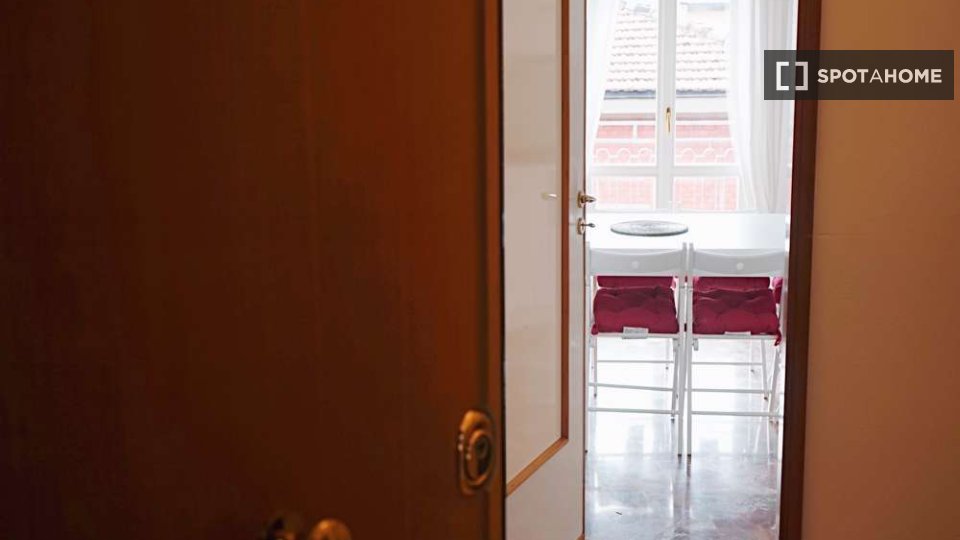 Immagine 11 di Camera condivisa in affitto  in Via Santa Croce a Bologna