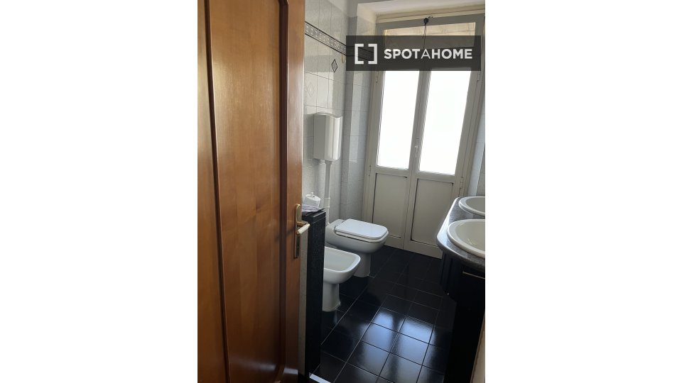 Immagine 8 di Ufficio in affitto  in Via Bixio a Roma