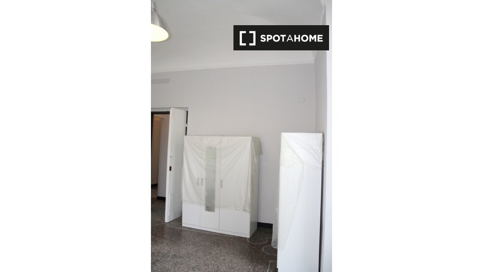 Immagine 13 di Camera condivisa in affitto  in Piazza del Campo a Genova