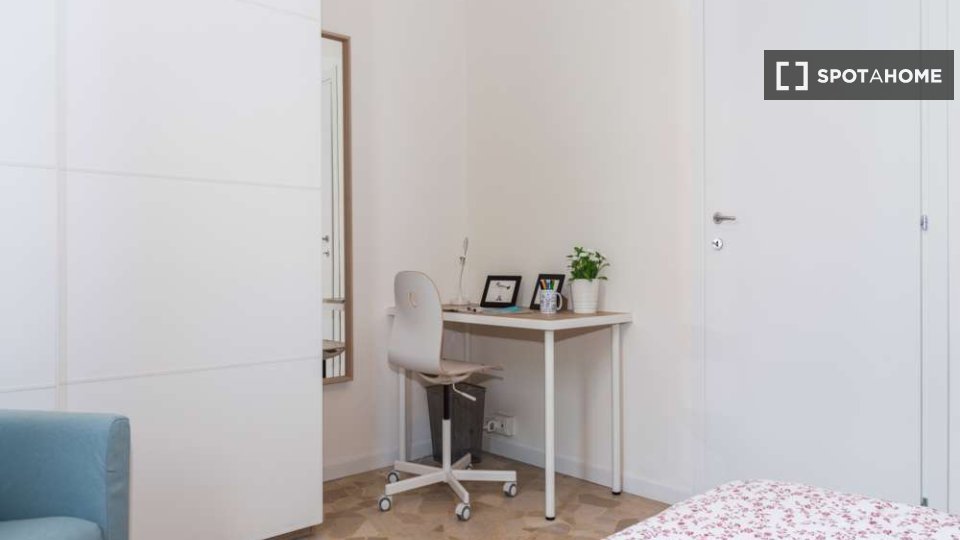 Immagine 5 di Camera condivisa in affitto  in Via Salvatore Barzilai a Milano