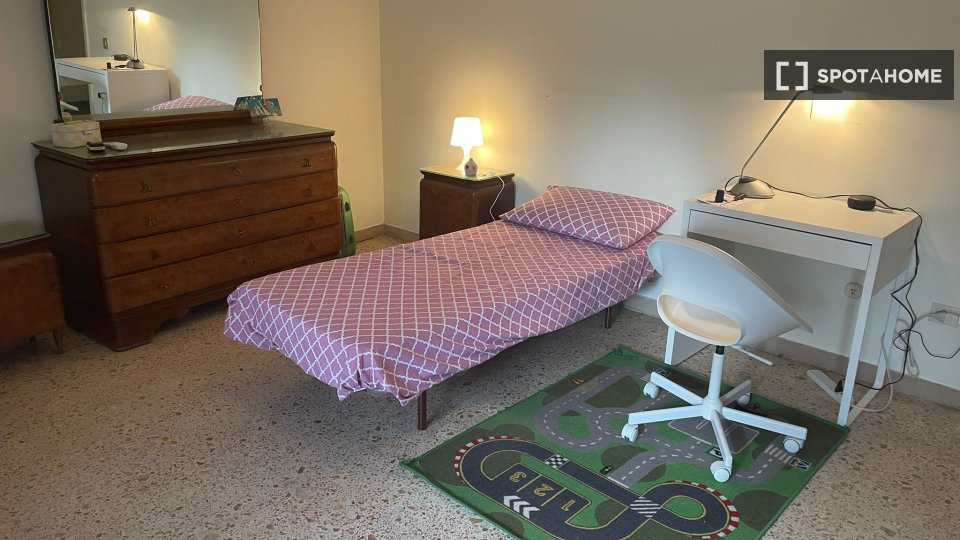 Immagine 18 di Camera condivisa in affitto  in Via Emilio de Marchi a Roma