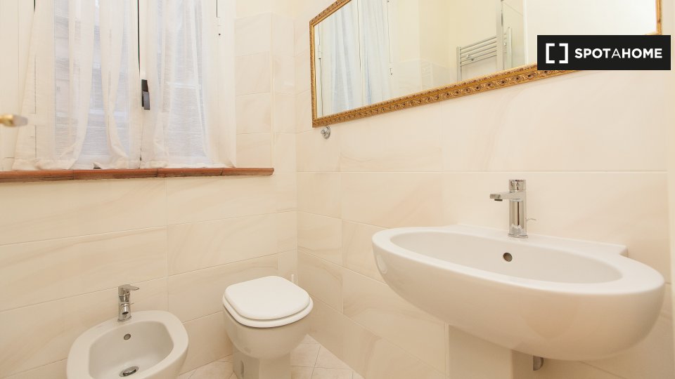 Immagine 5 di Appartamento in affitto  in Piazza Rondanini a Roma