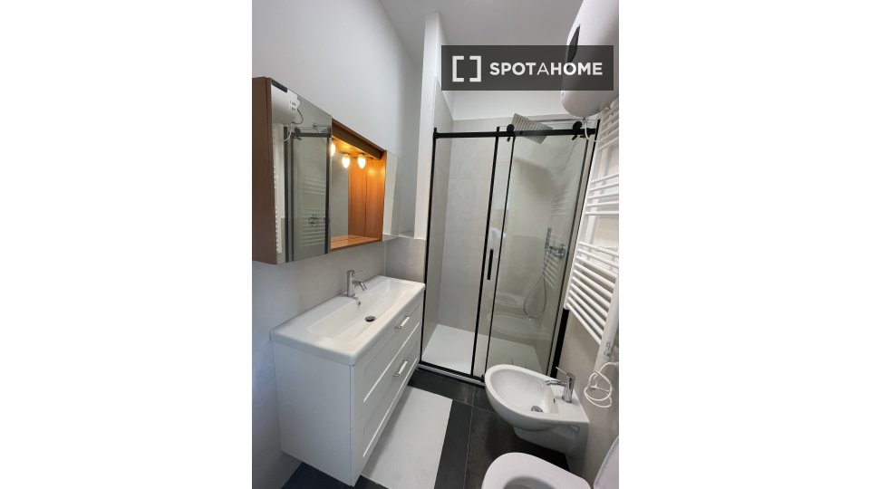 Immagine 11 di Ufficio in affitto  in Via Giambellino a Milano