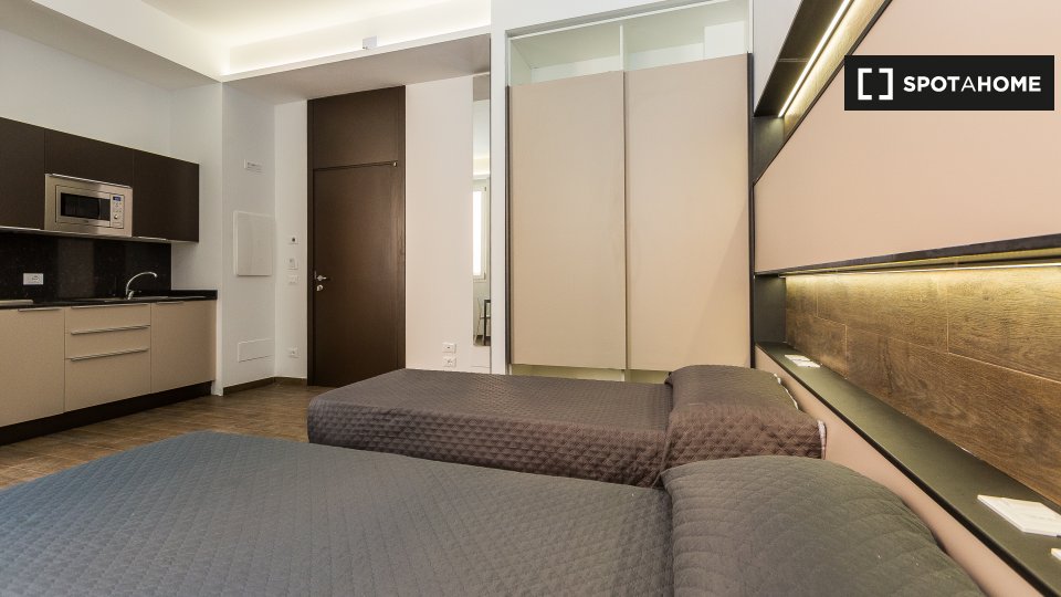 Immagine 4 di Ufficio in affitto  in Via della Marranella a Roma