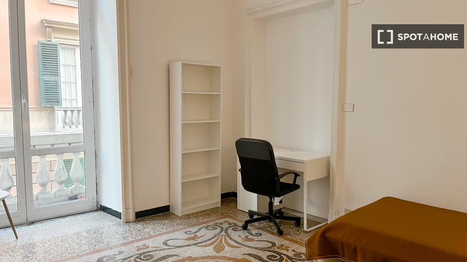 Immagine 11 di Camera condivisa in affitto  in Via Caffaro a Genova