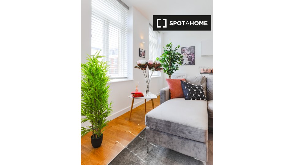 Immagine 9 di Appartamento in affitto  in Church St a Staines