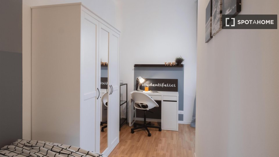 Immagine 3 di Camera condivisa in affitto  in Via Piobesi n. a Torino