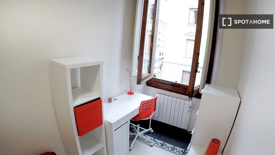 Immagine 6 di Camera condivisa in affitto  in Via della Cernaia a Firenze