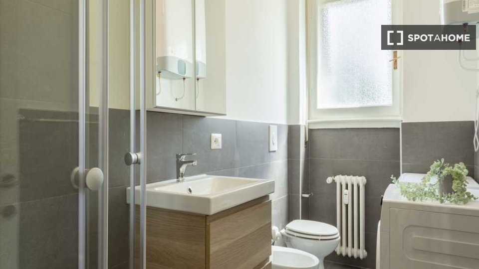 Immagine 8 di Camera condivisa in affitto  in Viale Renato Serra a Milano