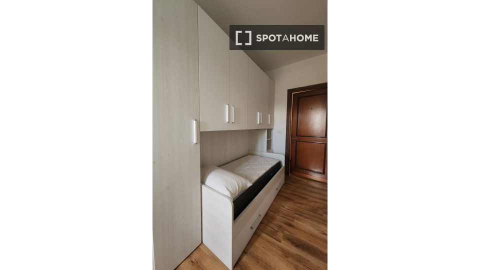 Immagine 2 di Camera condivisa in affitto  in Largo Luigi Antonelli a Roma