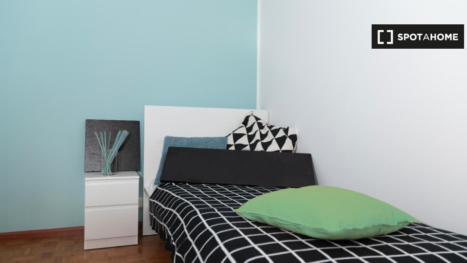 Immagine 1 di Camera condivisa in affitto  in Via Marsala a Trento