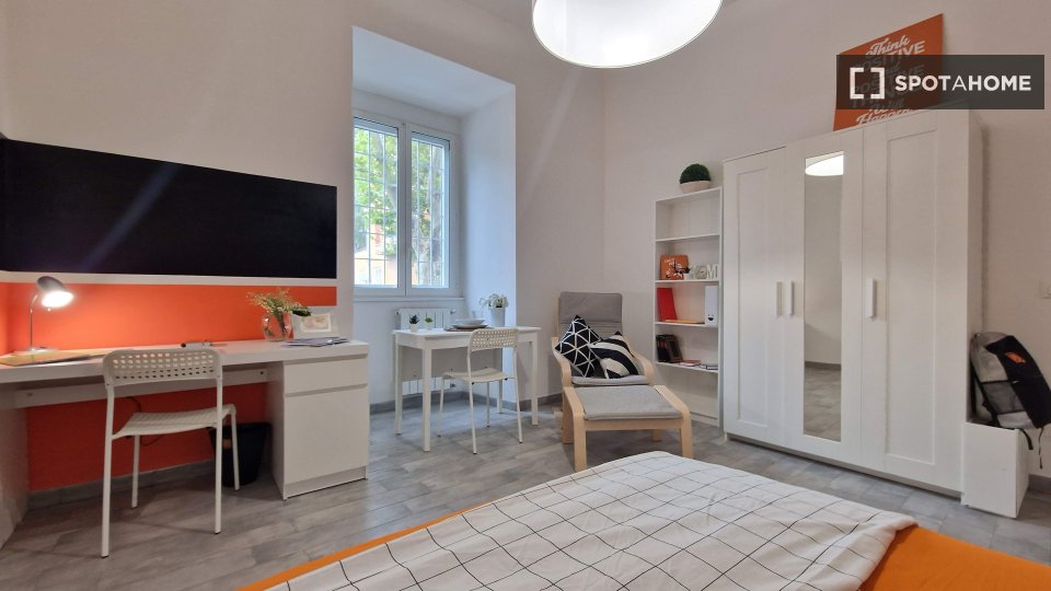 Immagine 3 di Camera condivisa in affitto  in Via Ostiense a Roma