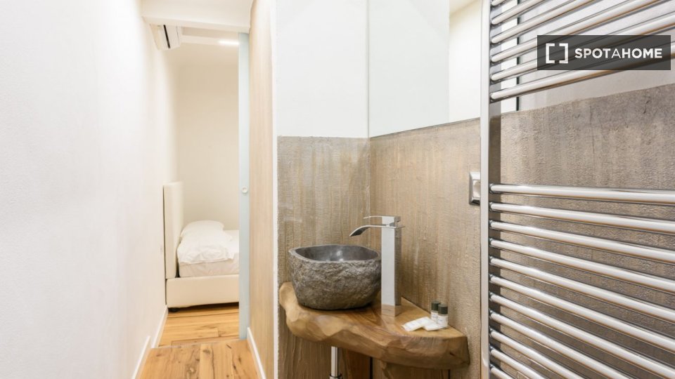 Immagine 13 di Appartamento in affitto  in Via Santa Maria a Firenze