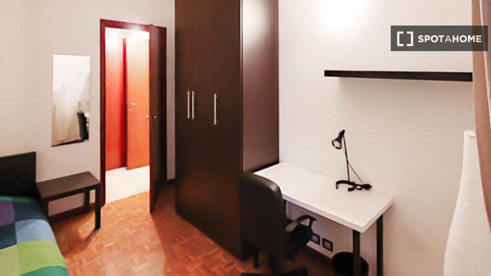 Immagine 2 di Camera condivisa in affitto  in Via Emilio De Marchi a Milano