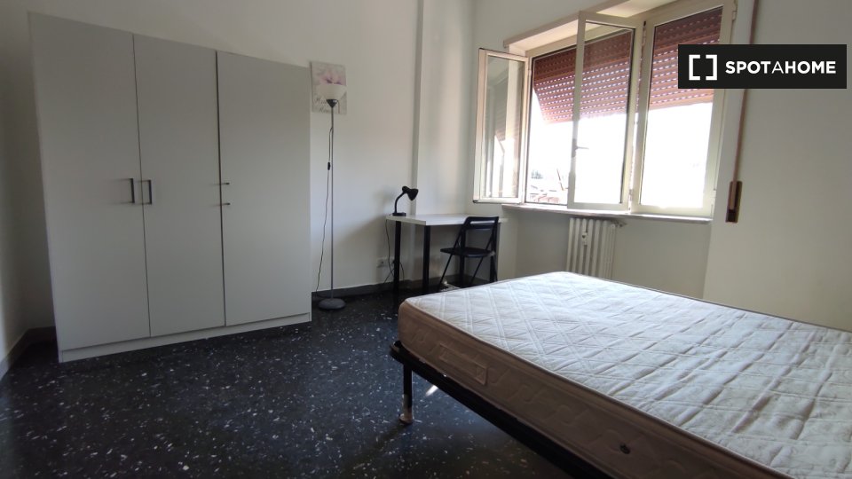 Immagine 3 di Camera condivisa in affitto  in Via Filippi, 00146 Roma RM, Italy a Roma