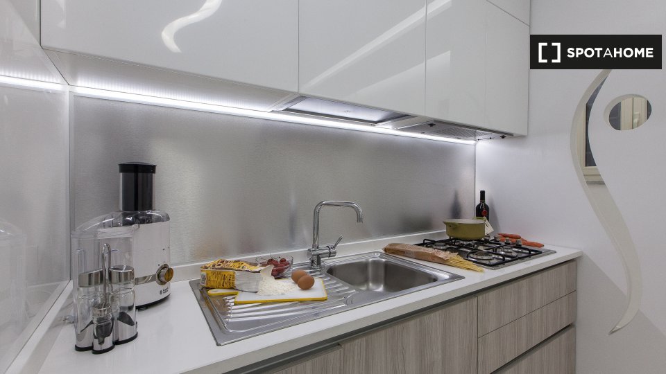 Immagine 13 di Appartamento in affitto  in Via Cesare Battisti, 00187 Roma RM, Italy a Roma