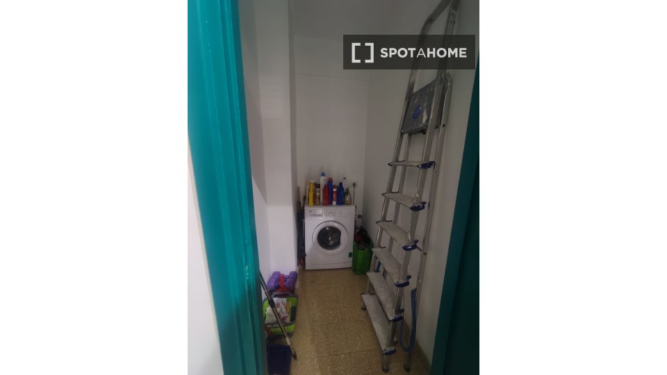 Immagine 6 di Camera condivisa in affitto  in Via della Marranella a Roma