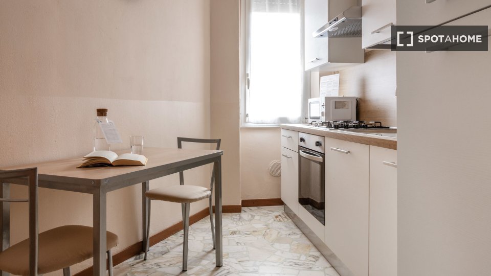 Immagine 15 di Appartamento in affitto  in Viale Campania a Milano