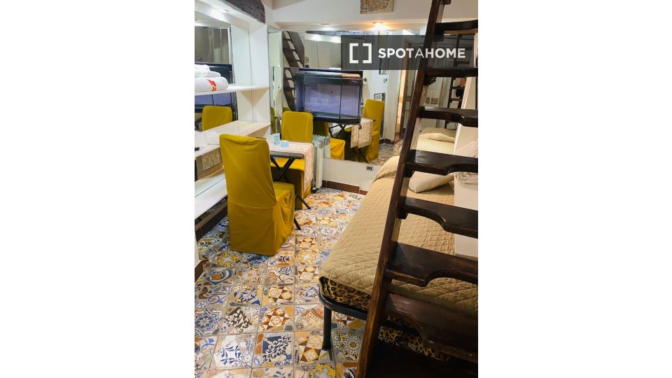 Immagine 7 di Appartamento in affitto  in Vico dei Pellegrini a Napoli