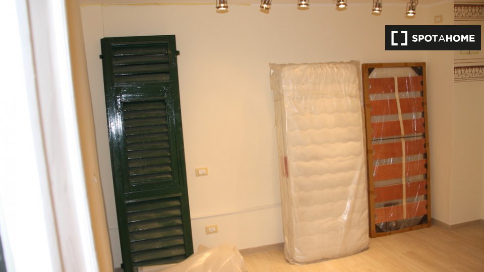 Immagine 11 di Camera condivisa in affitto  in Piazza del Campo a Genova