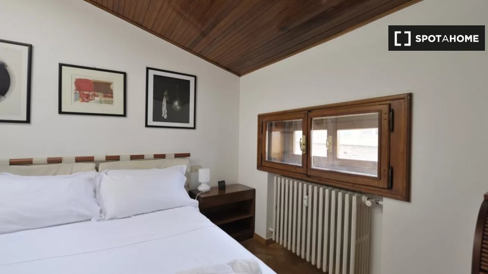 Immagine 11 di Appartamento in affitto  in Piazza S. Martino a Bologna