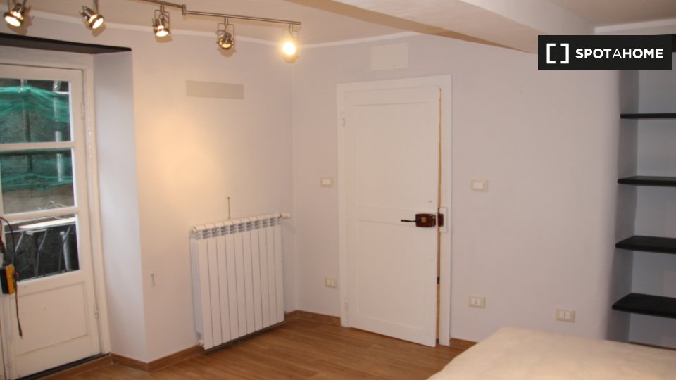 Immagine 16 di Camera condivisa in affitto  in Piazza del Campo a Genova