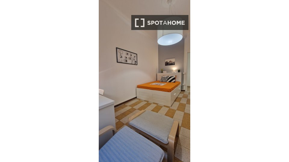 Immagine 6 di Camera condivisa in affitto  in Viale Angelico a Roma