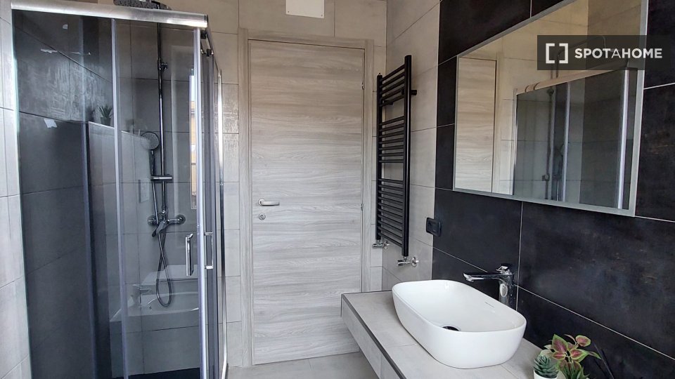 Immagine 1 di Appartamento in affitto  in Via Trinitapoli a Roma