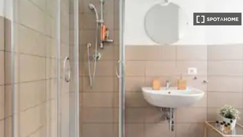 Immagine 10 di Appartamento in affitto  in Via Pinerolo a Roma