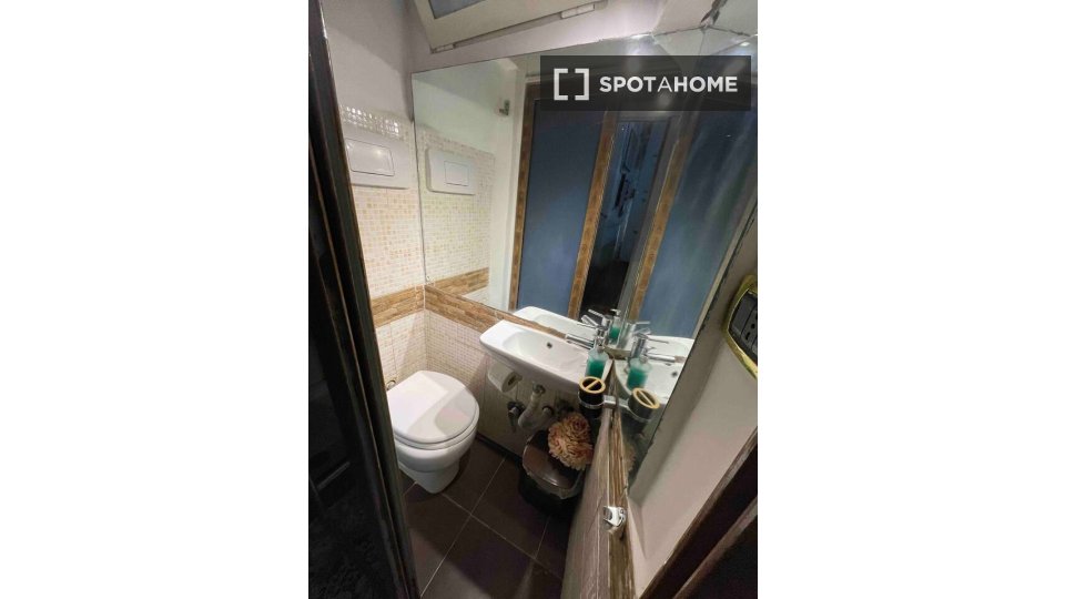 Immagine 10 di Appartamento in affitto  in Vico dei Pellegrini a Napoli