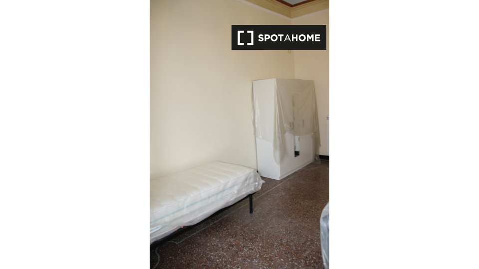 Immagine 11 di Camera condivisa in affitto  in Piazza del Campo a Genova