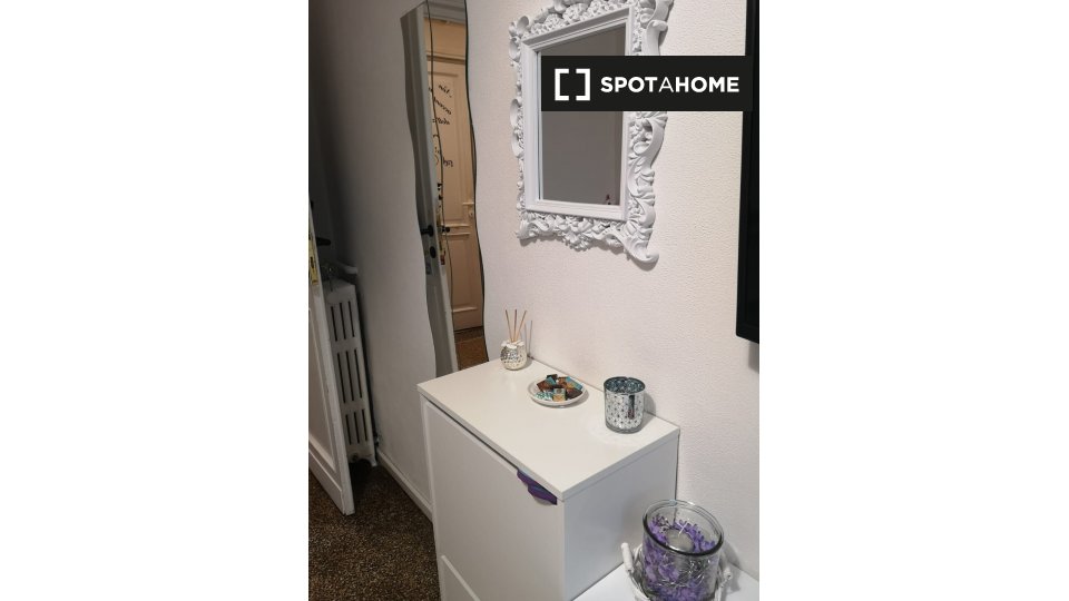 Immagine 10 di Camera condivisa in affitto  in Via Montevideo a Genova