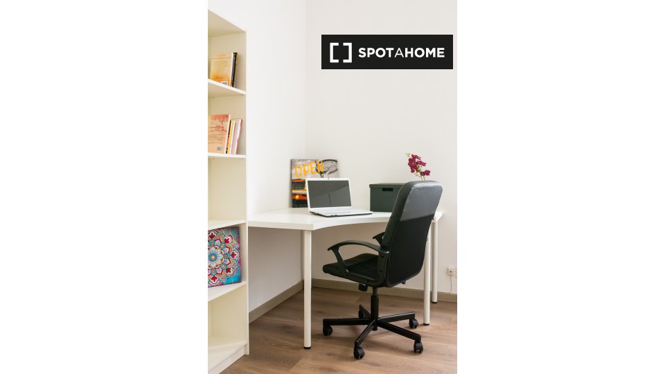 Immagine 2 di Camera condivisa in affitto  in Via S Paolo a Torino