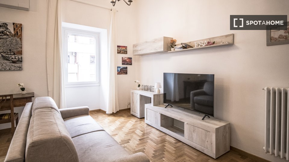 Immagine 14 di Appartamento in affitto  in Via Donatello a Roma