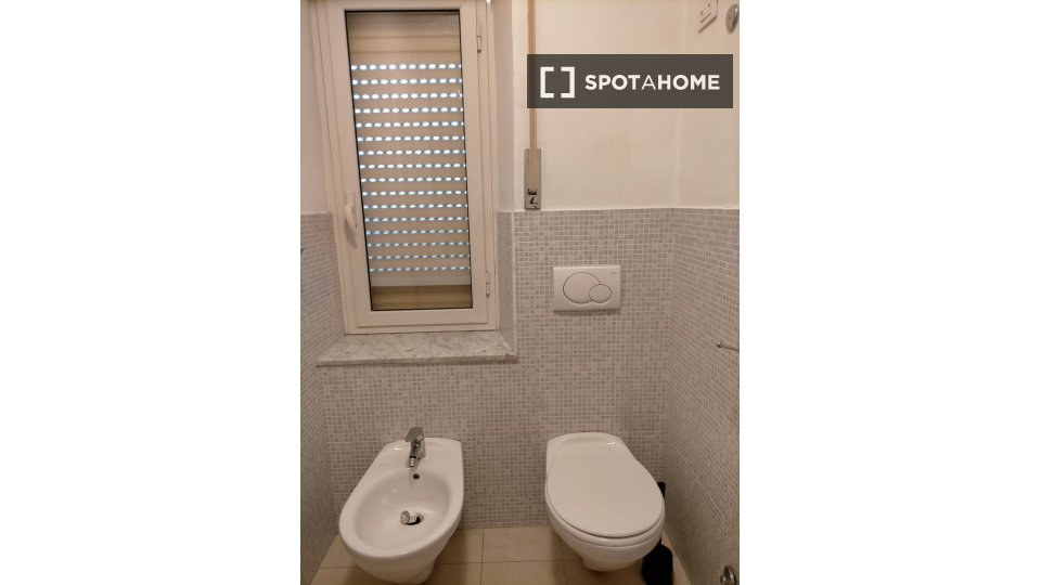 Immagine 6 di Ufficio in affitto  in Via Prenestina a Roma