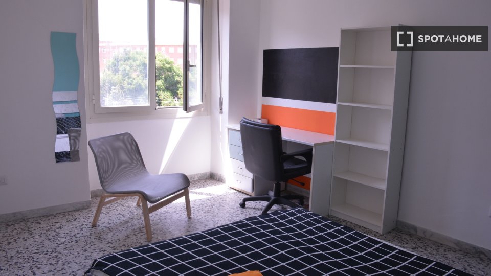 Immagine 4 di Camera condivisa in affitto  in Via dei Giudicati n a Cagliari