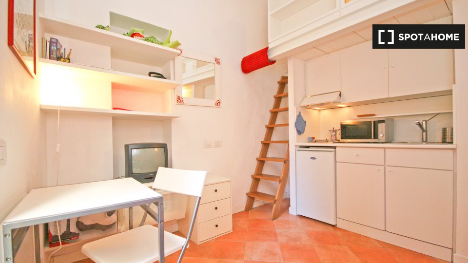 Immagine 3 di Ufficio in affitto  in Via Frangipane, 00184 Roma RM, Italy a Roma