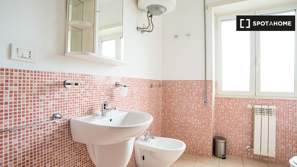 Immagine 9 di Ufficio in affitto  in Viale della Venezia Giulia a Roma