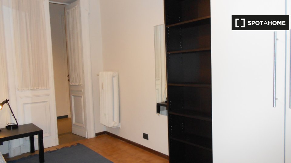 Immagine 3 di Camera condivisa in affitto  in Corso S. Maurizio a Torino