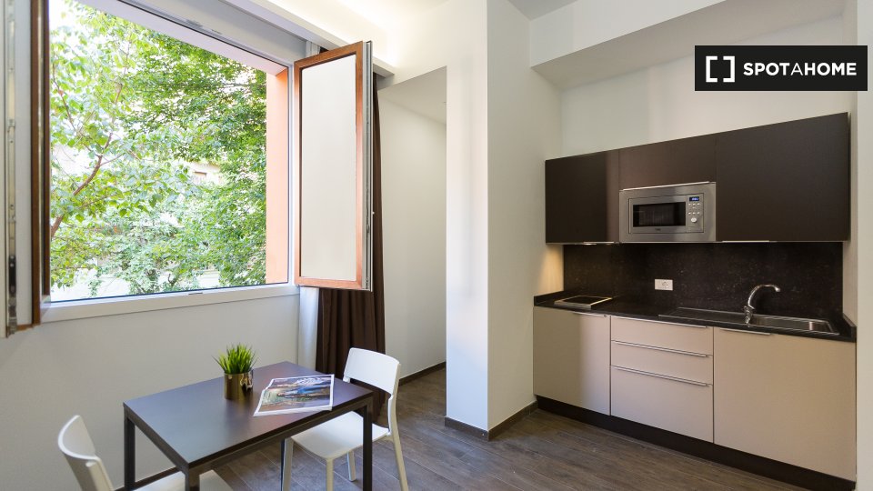 Immagine 4 di Ufficio in affitto  in Via della Marranella a Roma