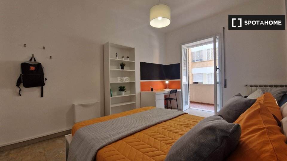 Immagine 10 di Camera condivisa in affitto  in Lungotevere di Pietra Papa a Roma