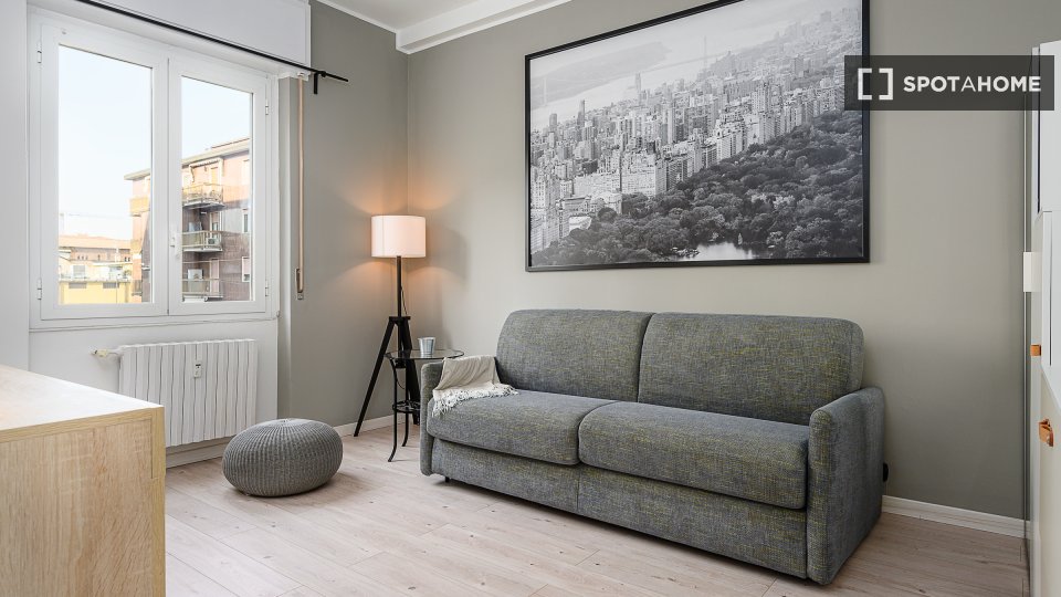 Immagine 1 di Ufficio in affitto  in Via Gressoney a Milano