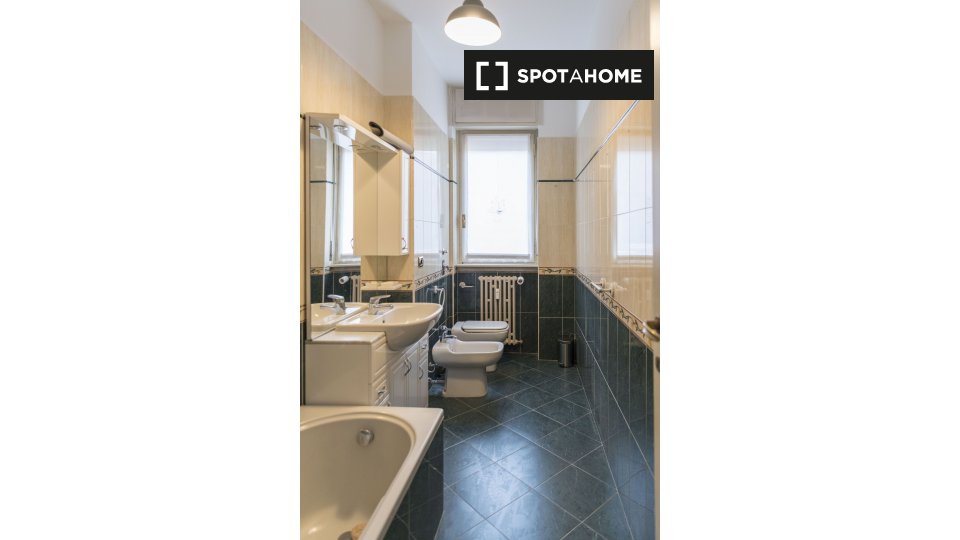 Immagine 16 di Camera condivisa in affitto  in Viale Campania a Milano